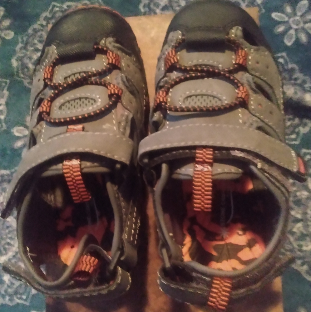 Stone Canyon toddler sandals. Size9.5. Grey/orange.